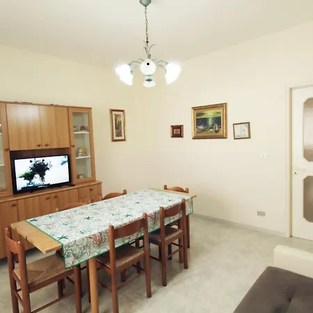 Trilocale Carmela In Centro A - Apulia Feriehus