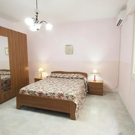 Trilocale Carmela In Centro A - Apulia Feriehus